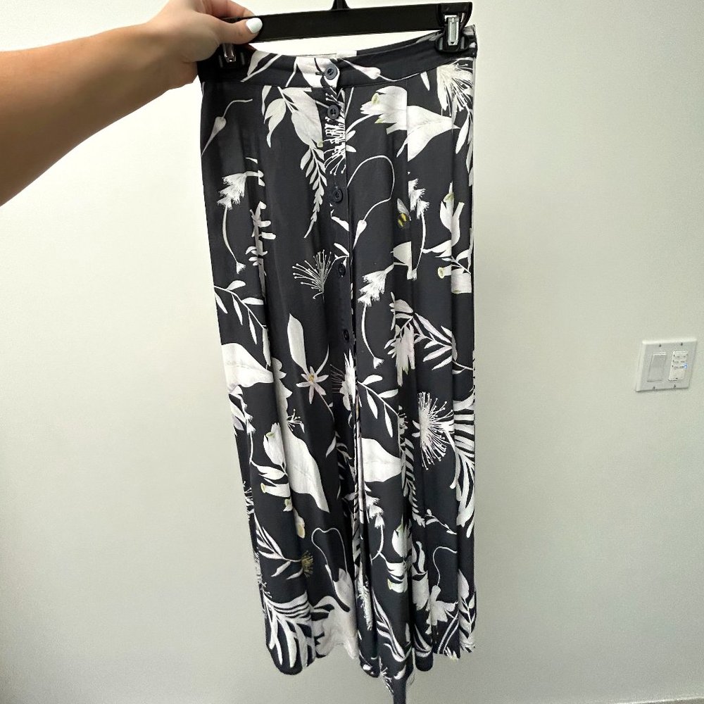 H&M maxi skirt, floral print. Size Small